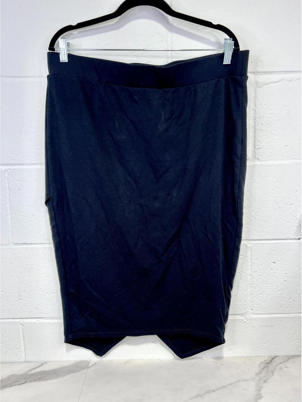 Torrid Black Tulip Hem Skirt Size 2 (*US Size 18)